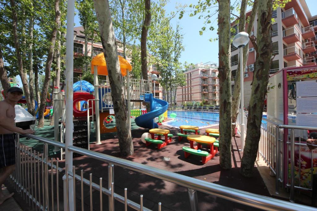 Menada Tarsis Apartments Sunny Beach Exterior photo